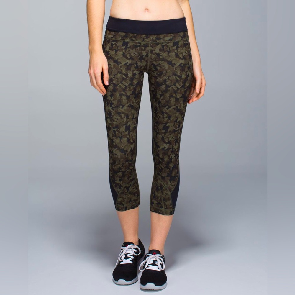 Lululemon Run Inspire Crop II Mystic Jungle Fatigue Green Black Leggings Sz 6